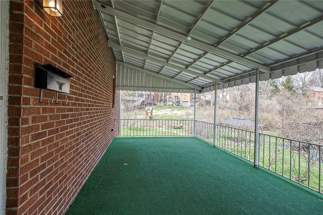 433 Sleepy Hollow Rd, Mt Lebanon, PA 15228