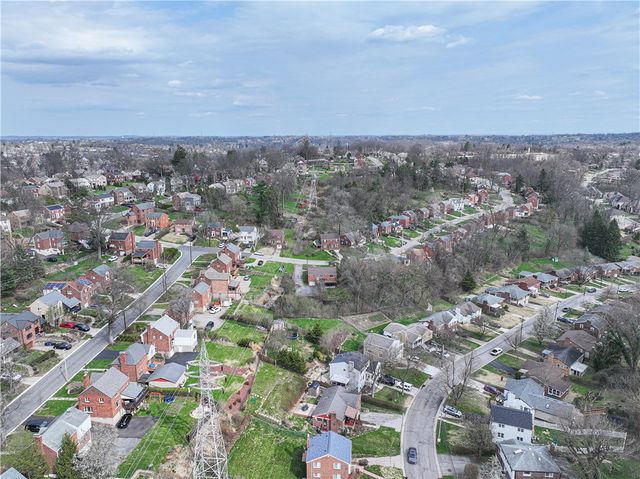 433 Sleepy Hollow Rd, Mt Lebanon, PA 15228