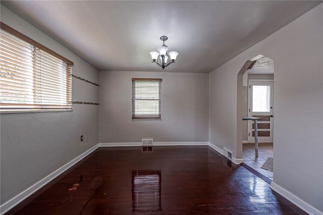 433 Sleepy Hollow Rd, Mt Lebanon, PA 15228