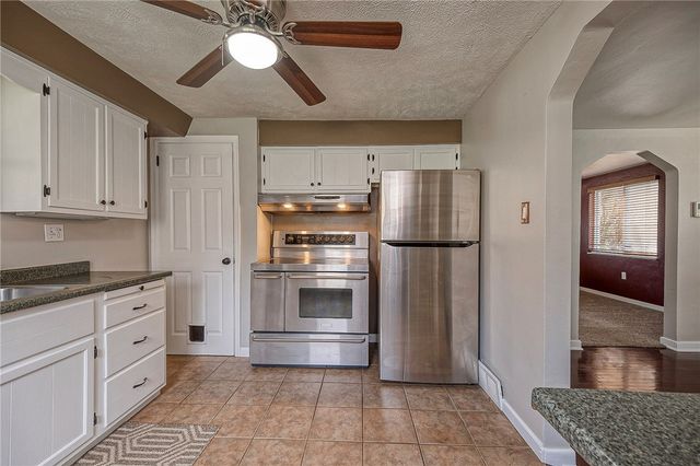 433 Sleepy Hollow Rd, Mt Lebanon, PA 15228