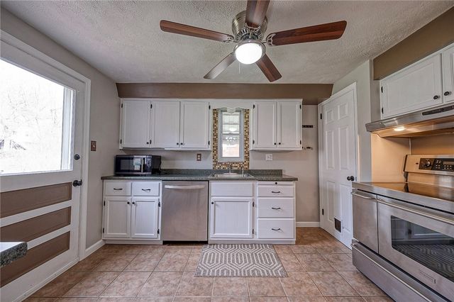 433 Sleepy Hollow Rd, Mt Lebanon, PA 15228