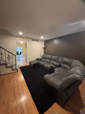 3626 SW Cambridge AVE, Topeka, KS 66614