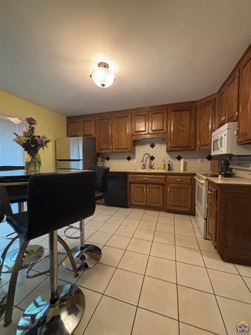 3626 SW Cambridge AVE, Topeka, KS 66614