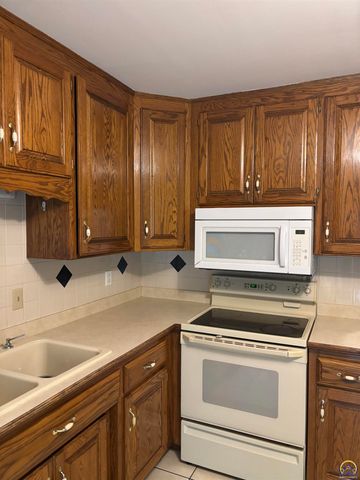 3626 SW Cambridge AVE, Topeka, KS 66614