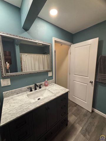 3626 SW Cambridge AVE, Topeka, KS 66614