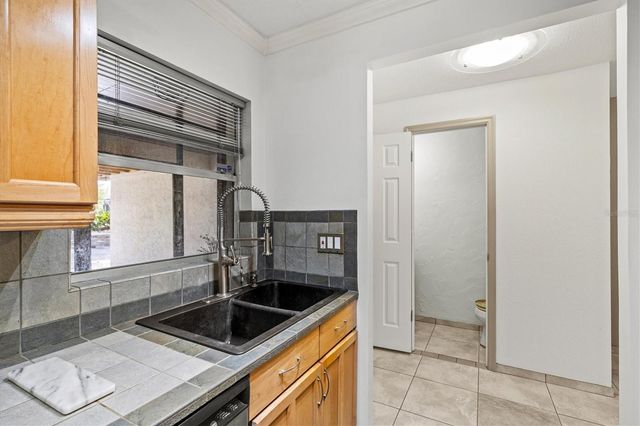 3202 RAMBLEWOOD DRIVE N, Sarasota, FL 34237