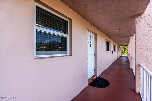 400 Forest Lakes BLVD 210, Naples, FL 34105