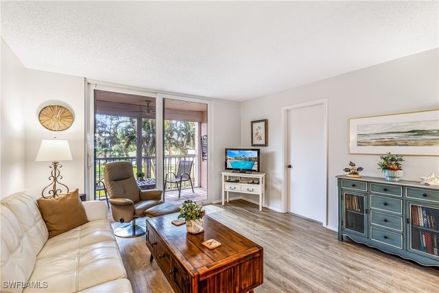 400 Forest Lakes BLVD 210, Naples, FL 34105