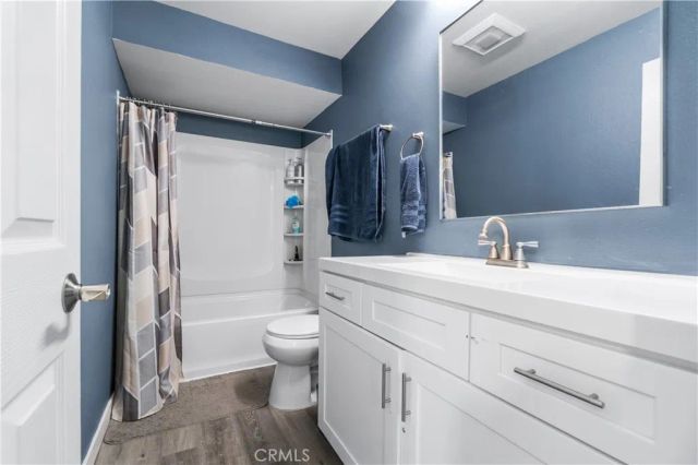 576 N Bellflower 222, Long Beach, CA 90814