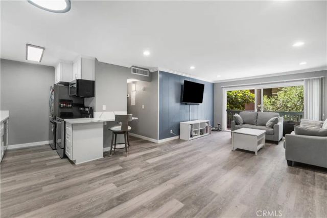 576 N Bellflower 222, Long Beach, CA 90814