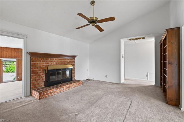 47 W River Point DR, Hampton, VA 23669