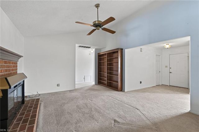 47 W River Point DR, Hampton, VA 23669
