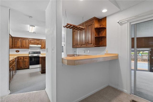 47 W River Point DR, Hampton, VA 23669