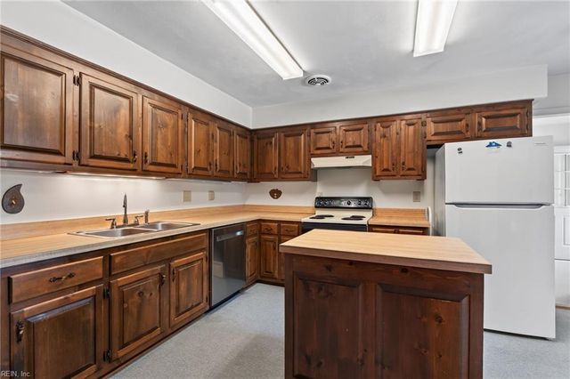 47 W River Point DR, Hampton, VA 23669