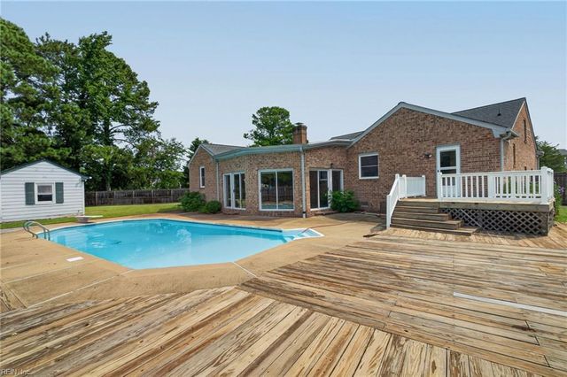47 W River Point DR, Hampton, VA 23669