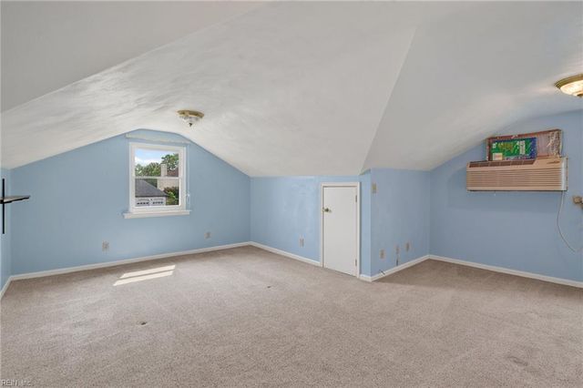 47 W River Point DR, Hampton, VA 23669
