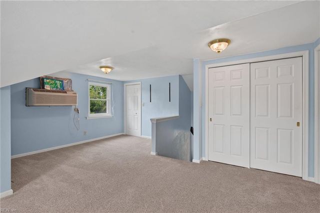 47 W River Point DR, Hampton, VA 23669