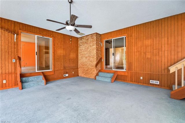 47 W River Point DR, Hampton, VA 23669