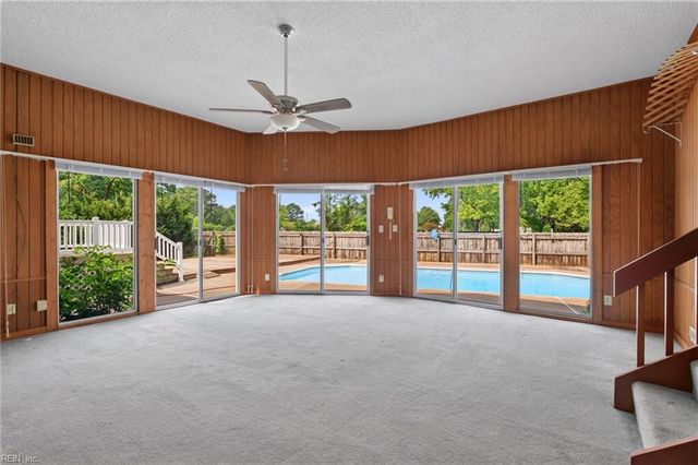 47 W River Point DR, Hampton, VA 23669