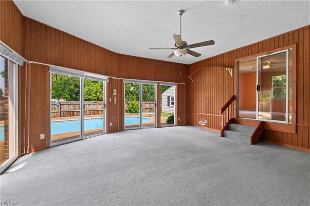 47 W River Point DR, Hampton, VA 23669