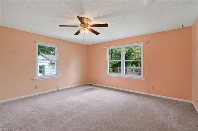 47 W River Point DR, Hampton, VA 23669