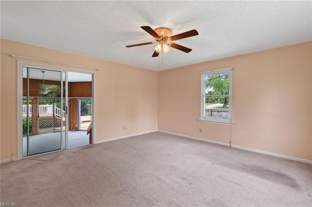 47 W River Point DR, Hampton, VA 23669