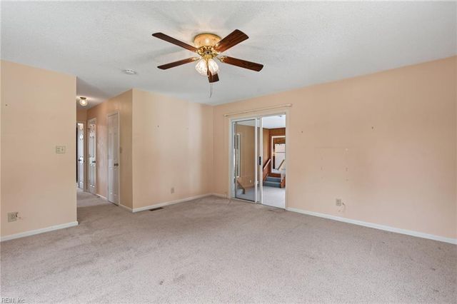 47 W River Point DR, Hampton, VA 23669