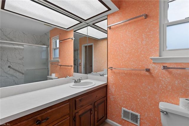 47 W River Point DR, Hampton, VA 23669