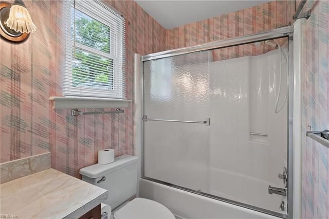 47 W River Point DR, Hampton, VA 23669