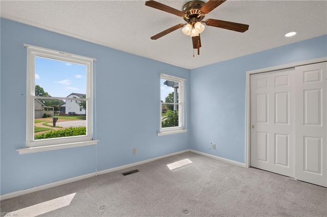 47 W River Point DR, Hampton, VA 23669