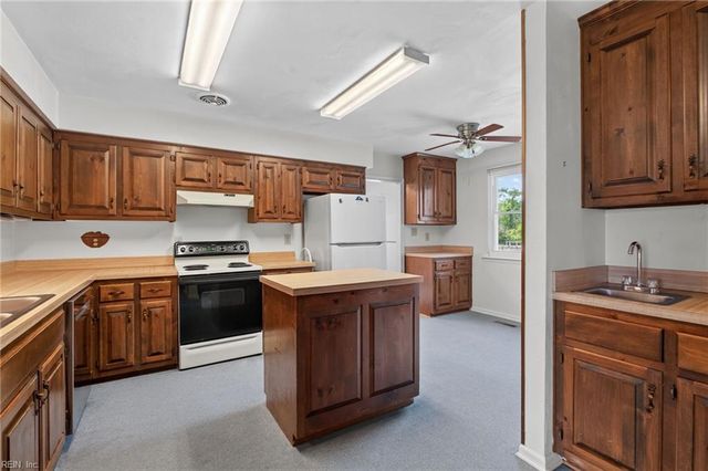 47 W River Point DR, Hampton, VA 23669