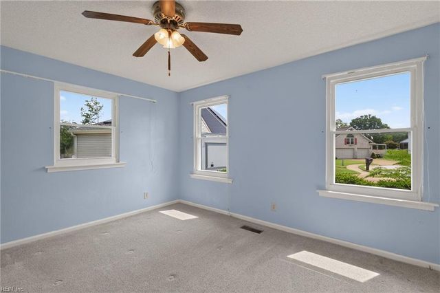 47 W River Point DR, Hampton, VA 23669