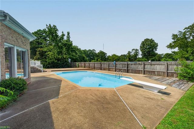 47 W River Point DR, Hampton, VA 23669