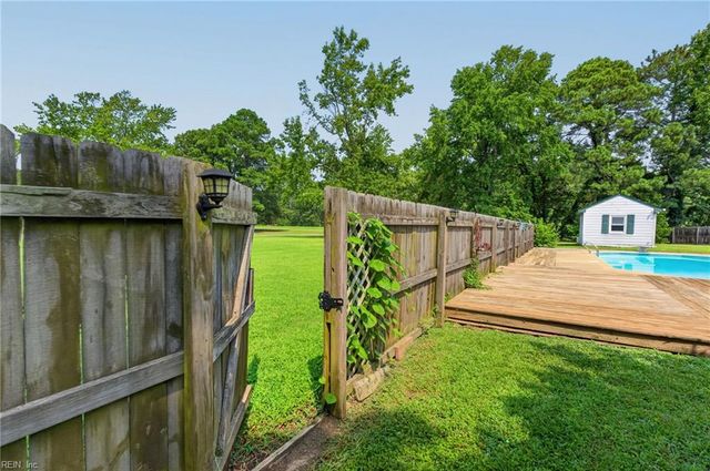 47 W River Point DR, Hampton, VA 23669