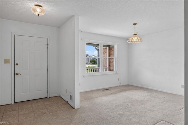 47 W River Point DR, Hampton, VA 23669