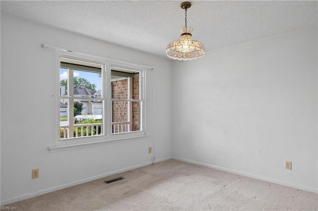 47 W River Point DR, Hampton, VA 23669