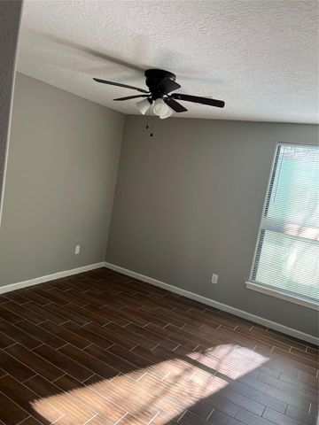 18222 Bonnie Alice Drive A, Montgomery, TX 77316