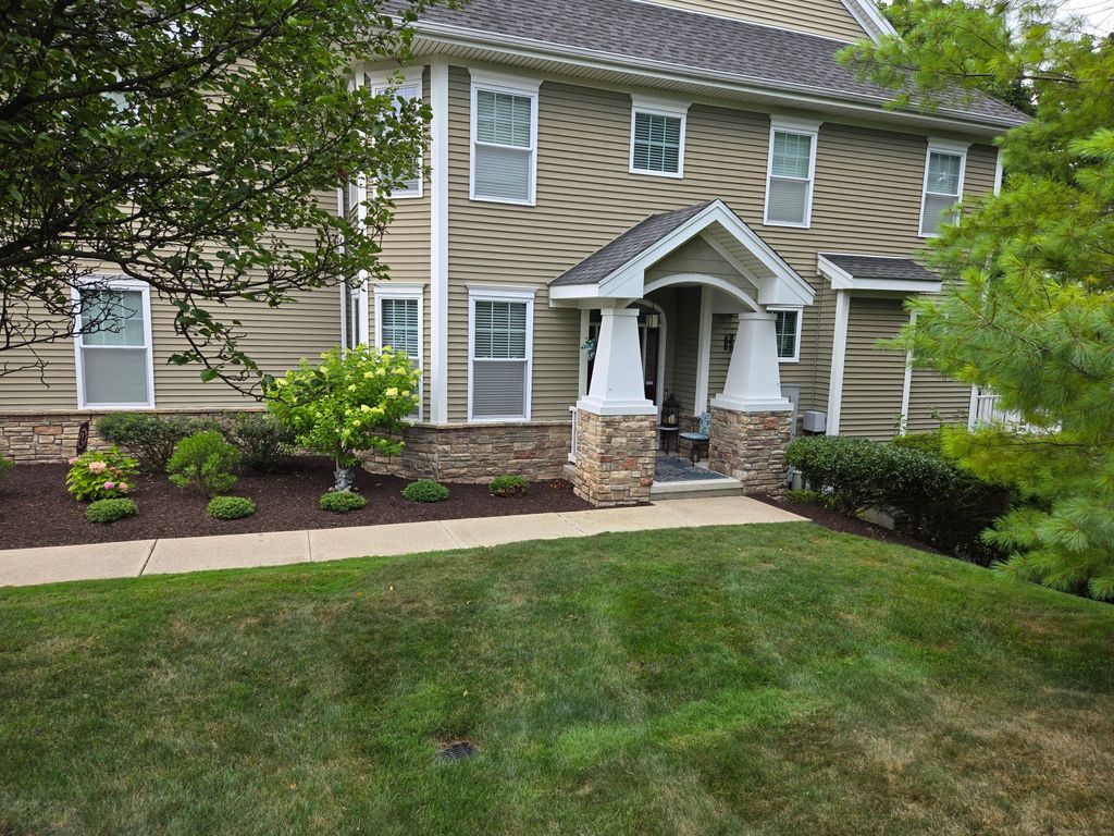 73 Lawrence Avenue 73, Danbury, CT 06810