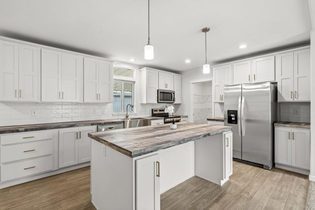 115 Orangewood Drive, Grants Pass, OR 97526