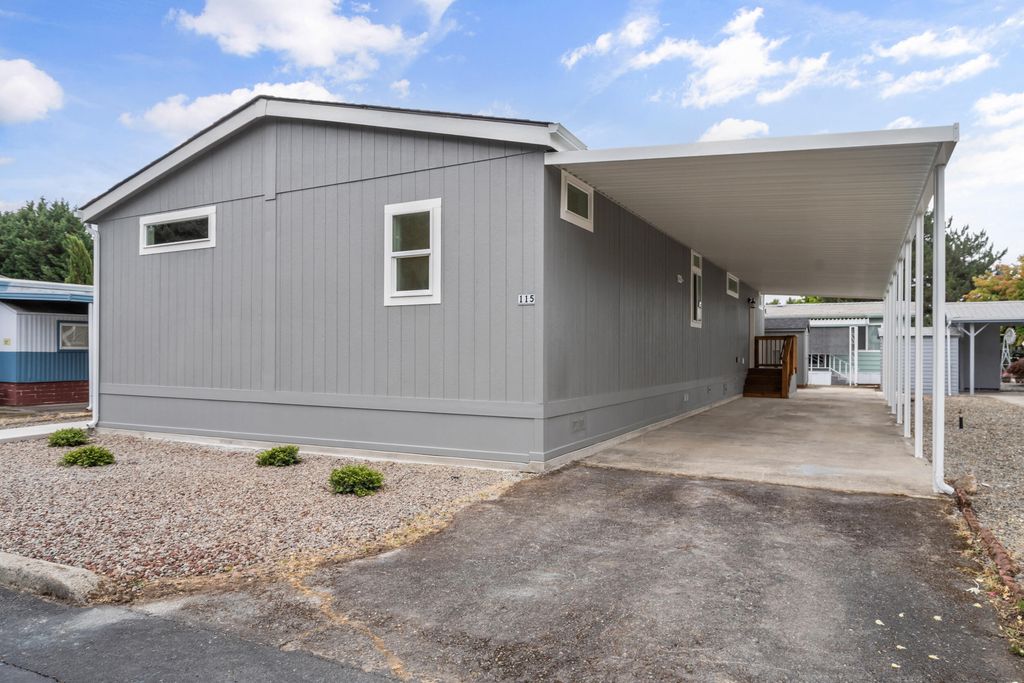 115 Orangewood Drive, Grants Pass, OR 97526