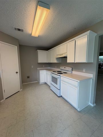 1817 Berkeley Drive, Glenn Heights, TX 75154