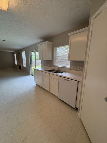 1817 Berkeley Drive, Glenn Heights, TX 75154