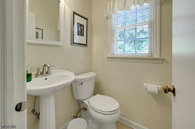 8 High Ridge Rd, Parsippany-troy Hills Twp., NJ 07869