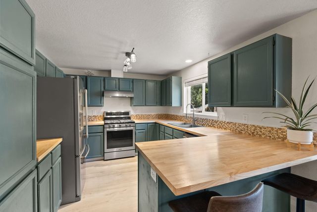 3110 NE Richmond Court, Bend, OR 97701