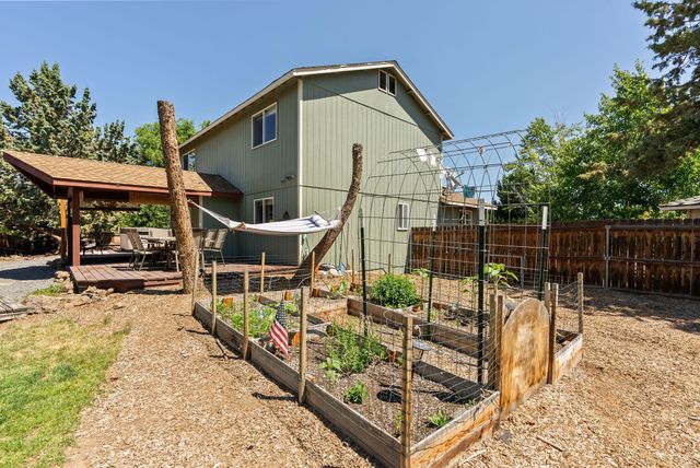 3110 NE Richmond Court, Bend, OR 97701