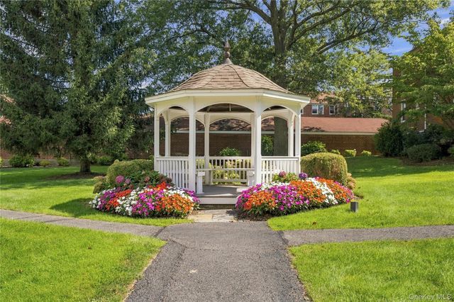 2 Bryant Crescent 1N, White Plains, NY 10605