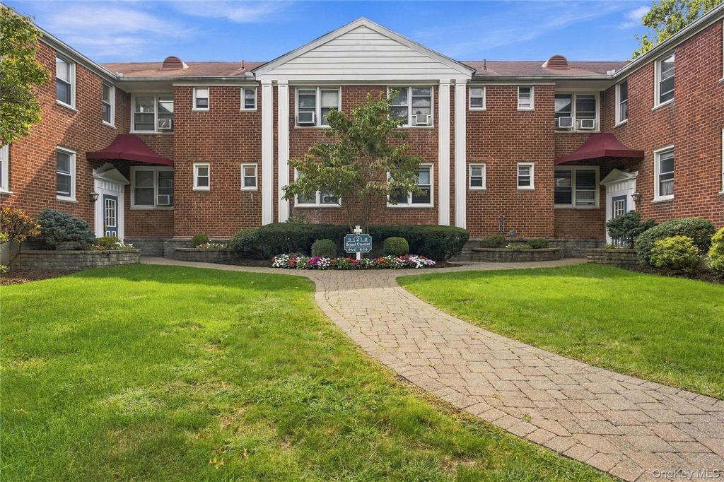 2 Bryant Crescent 1N, White Plains, NY 10605 — exterior