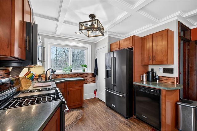 455 Argonne Dr, New Kensington, PA 15068