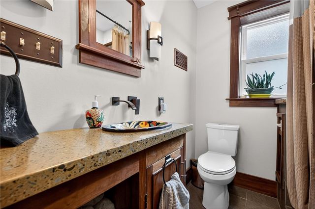 455 Argonne Dr, New Kensington, PA 15068