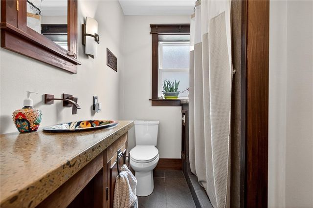 455 Argonne Dr, New Kensington, PA 15068